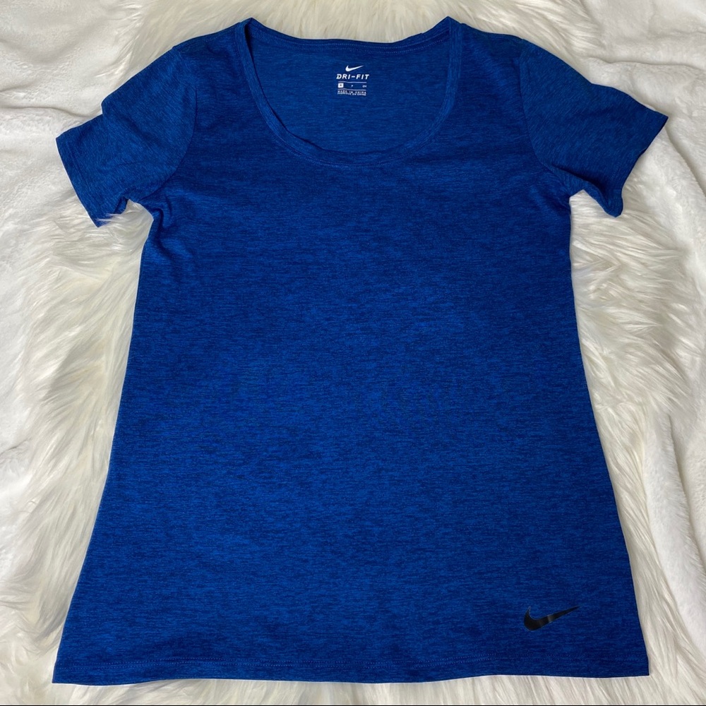 NIKE Women’s Dri-Fit short sleeves t-shirt Small
